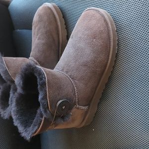 Women's UGG short boots